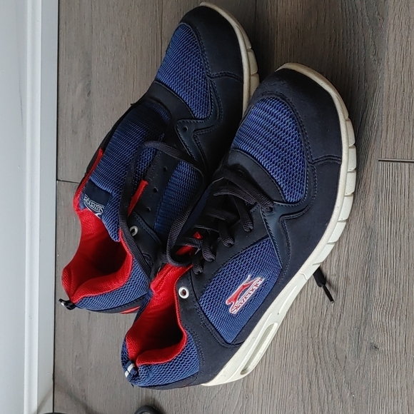 Athletic shoes - Picture 1 of 3